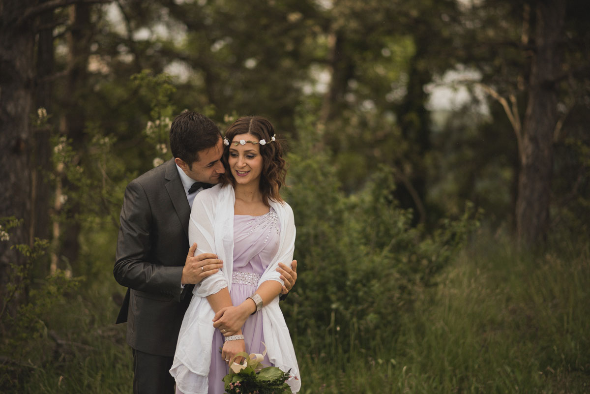 sposa boho chic con abito lavanda