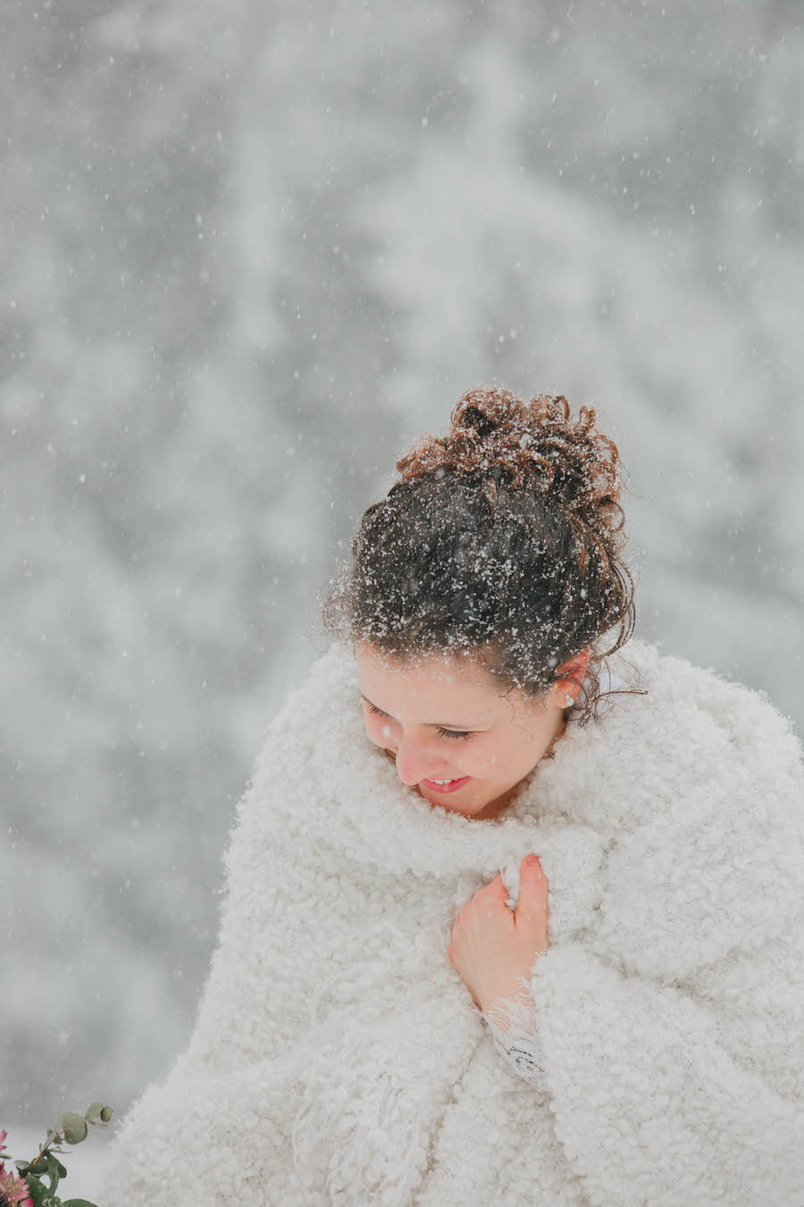 sposa invernale nella neve